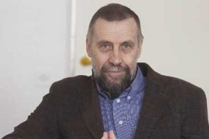 Levica nekompetentna, desnica iritira