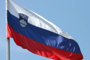 Obresti na slovenske obveznice zaskrbljujoče poskočile nad sedem odstotkov
