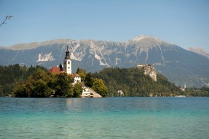 Najverjetneje zaradi zdrsa v Blejsko jezero umrl domačin