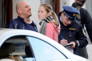 Jankovići vozijo luksuzne avtomobile, uvožene brez plačila davkov