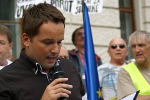 Strah: Politično motiviran proces kaže na invalidnost pravosodja (FOTO)