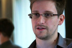 Snowden naj bi pristal na zahteve Putina