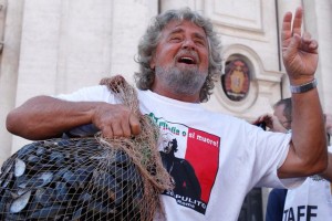 Utrujeni Beppe Grillo pripravljen na skupno vodenje Petih zvezd