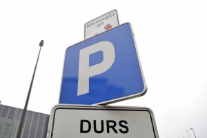 Durs davčnim zavezancem ne popušča, svojih financ pa ne uspe spraviti v red