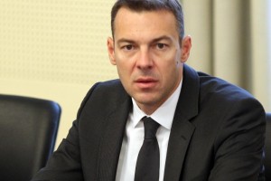 DZ ves dan o interpelaciji zoper Čuferja