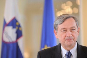 Türk se je le odzval na referendumsko zahtevo; vlado in predlagatelje poziva k umiku
