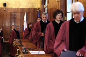 Ekskluzivno: Sklep US o zavrženju Janševe pritožbe in odklonilna ločena mnenja