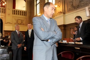 Patria na sodišču: Novinarji ostali brez telefonov, Janša brez iPada