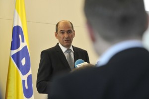 Janša na pogovoru s KPK: Za račune v glavnem skrbi žena