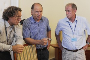Poslanci uslišali sindikate - plače v javnem sektorju se ne bodo znižale