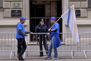 Policijski sindikat bo jutri vložil pobudo za referendum 