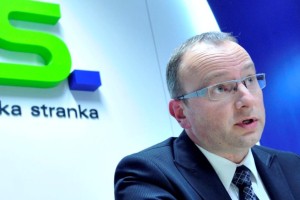 Žerjav: SLS ne potrebuje predsednika, ki bi ga nekdo pripeljal in ga vsilil stranki