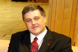 Nekdanji veleposlanik Reberc obtožen spolne zlorabe hčera