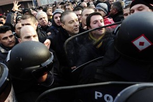 20.000 ljudi v Skopju na protivladnih protestih 