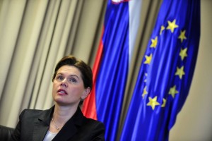 Zaupnica Bratuškovi? DZ danes odloča o proračunu in nepremičninskem davku