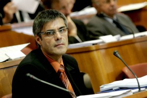 Hišna preiskava pri nekdanjem ministru za zdravje Marušiču