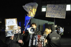 »Sanirajmo banke, dvignimo prihranke«