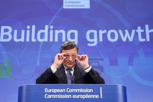 Bruselj Sloveniji: Urediti javne finance, prestrukturirati banke in podjetja...