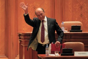 Romunski parlament podprl odstavitev predsednika Basescuja 