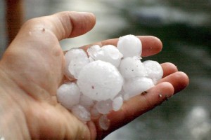 Nevihte po Sloveniji: toča in zalite kleti