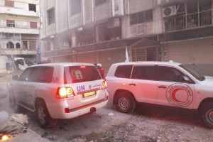 Humanitarni konvoj v Homsu tarča strelov