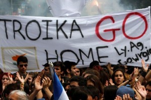 Anketa: Skoraj polovica Slovencev pričakuje prihod trojke