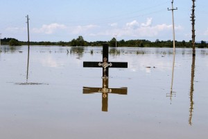 Hrvat bo milijonski dobitek na lotu razdelil sorodnikom in žrtvam poplav