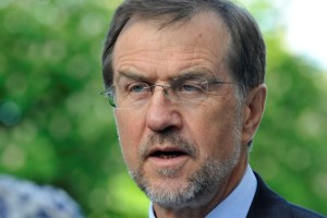 Peterle o vladi Bratuškove: Čas za razmišljanje je že zdavnaj potekel