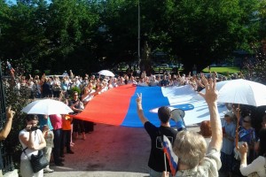Prižiganje sveč pred sodiščem: »Orožarske afere ni!«
