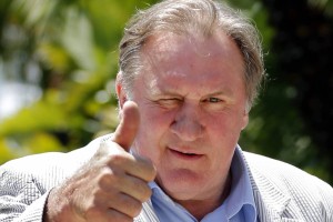 Ruski igralec Gerard Depardieu lažje ranjen v prometni nesreči v Moskvi