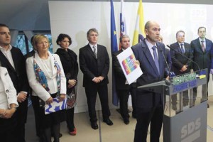 Anketa Večera: SDS v vodstvu pred Virantom in Jankovićem