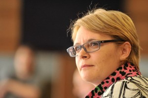 Razrešena direktorica se ne da in gre s prijavo nad ministrico Kopač Mrak