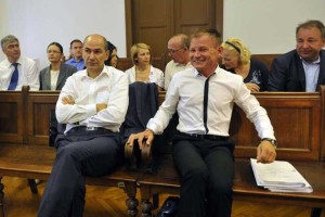 FAZ: Masleša javno napada Janšo, ta vodi volilno kampanjo iz zapora preko Twitterja
