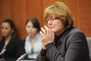 Odvetnik Hilde Tovšak: Delavci bi imeli tudi po 2500 evrov plače