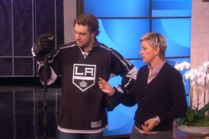 VIDEO: Anže Kopitar v oddaji Ellen strelja na gol za boj proti raku