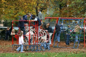 Mariborska vzgojiteljica naj bi otrokom tiščala glavo pod vodo
