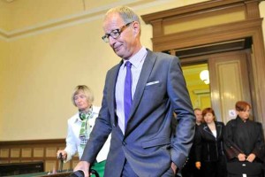 Kordeževa obramba zahteva izločitev sodnega senata