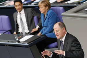 Steinbrück v nemškem parlamentu napadel Merklovo