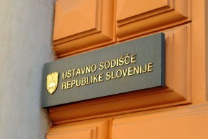 Ustavno sodišče: Odloki vlade o preverjanju PCT neustavni