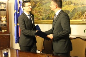 NSi vse bolj v naročju Jankovića in Kučana