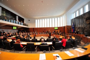 Nov parlament že v petek o interventnem zakonu
