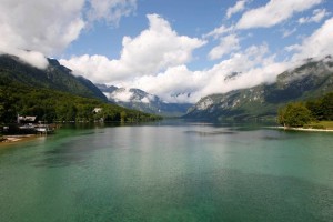 Bohinjci črne gradnje rešujejo pred rušenjem