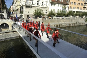 Ribja brv kot ʻdariloʼ v volilnem času; zanjo je bilo porabljenih 660.000 evrov
