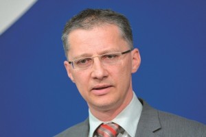 Lukšič: Vlada se pripravlja na plenilski pohod