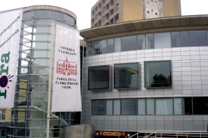 Zaradi bombnega preplaha izpraznili Fakulteto za družbene vede