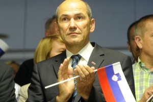 Skupina pravnikov o Janševem poslanskem mandatu predvidoma še ta teden