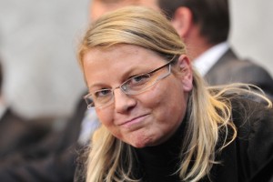 Poslanka Gombočeva naj bi v življenjepisu zavajala