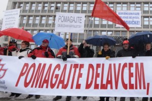 Sindikati: Od kje državi milijarda, se bo odpuščalo ali ne?