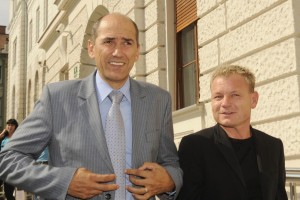 SDS: Organizatorji velikega poka nameravajo zrežirati incident pred sodno palačo