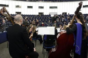 Število evropskih volivcev raste, udeležba na volitvah upada